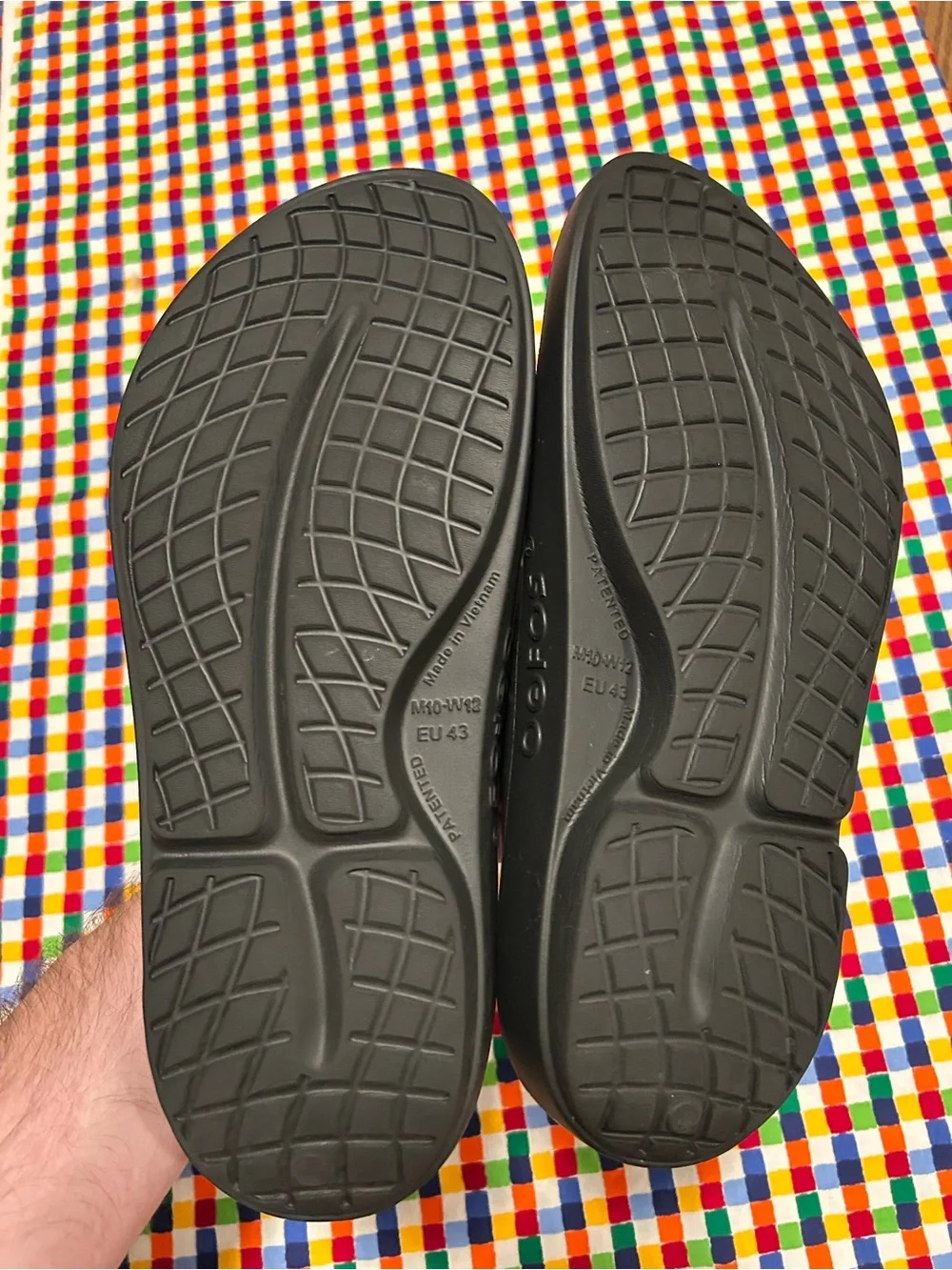 NWOT OOFOS  Men’s Black Foam Flip Flops 10